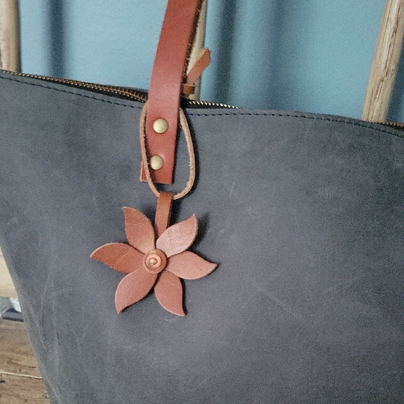 Portland Leather Goods Large Zipper Tote Storm/Tan - Picture 2 of 13